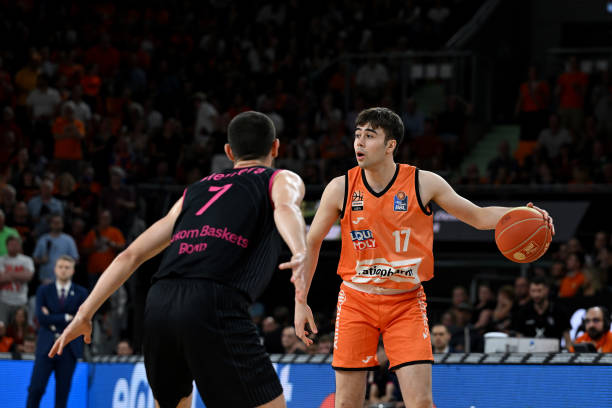 她以稳定的 她以稳定的